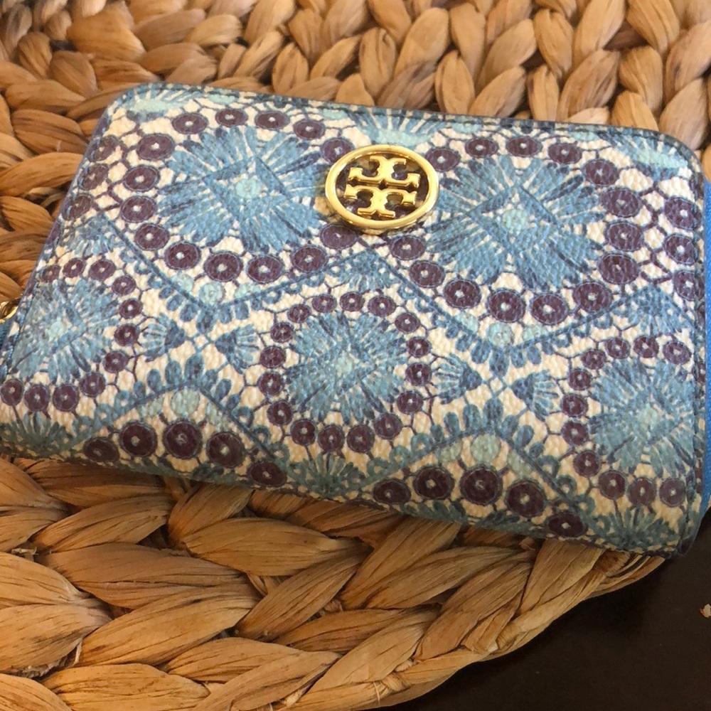Tory burch keychain wallet